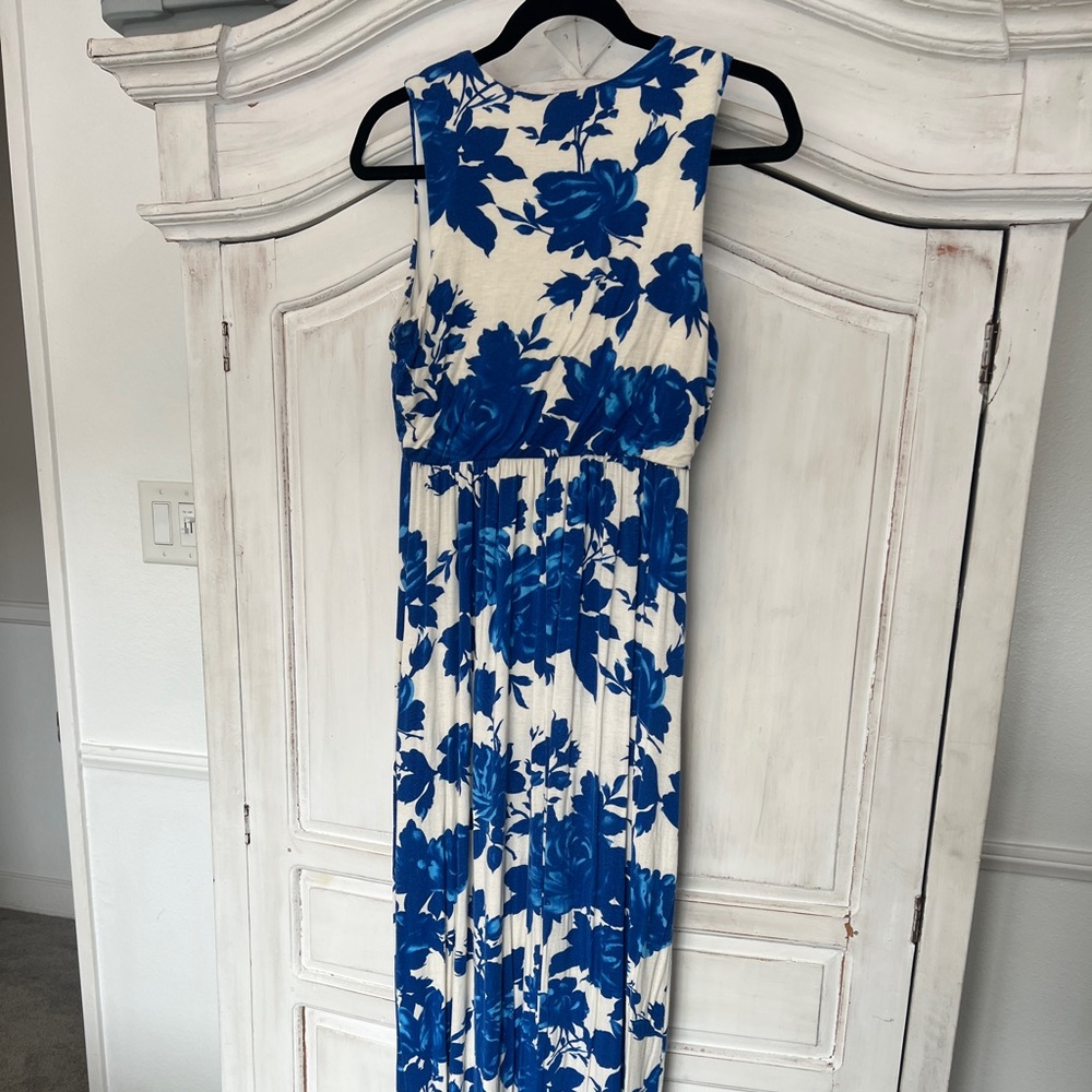 Blue and white floral maxi maternity dress WITH POCKETS